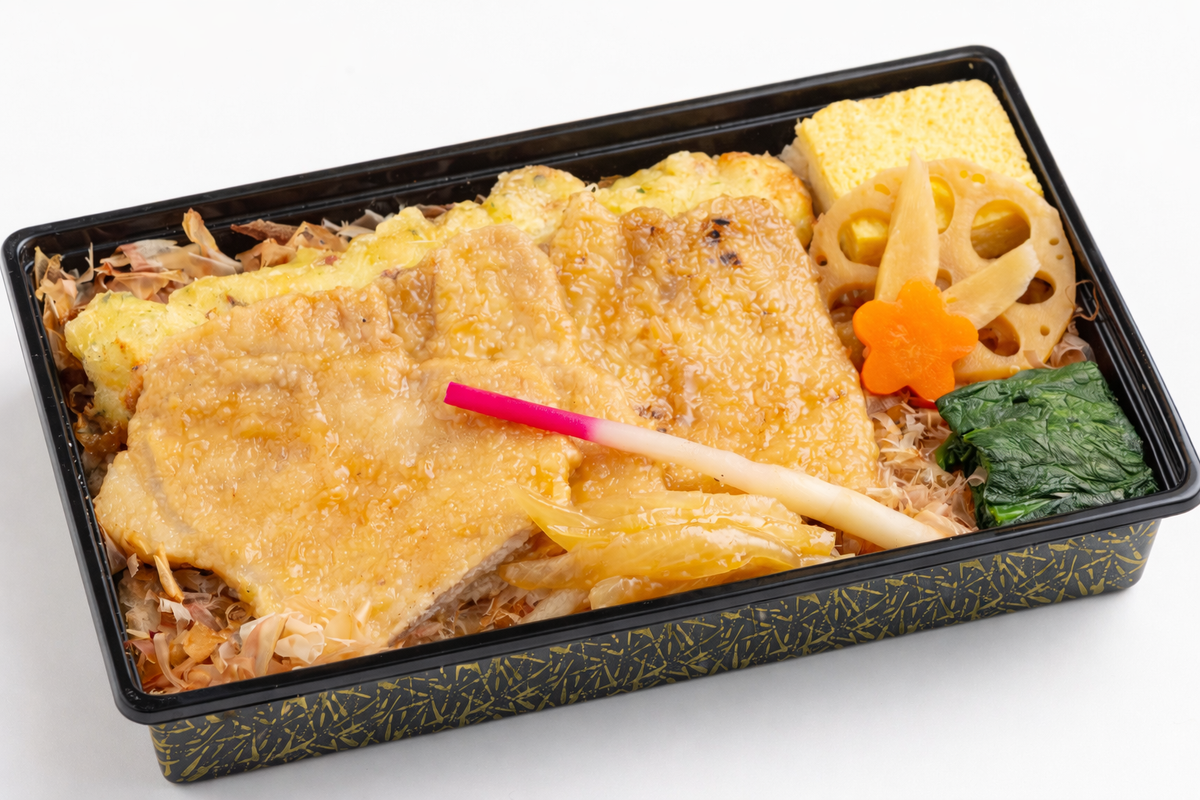 【鰹節】豚生姜焼きと削り節の鰹節弁当